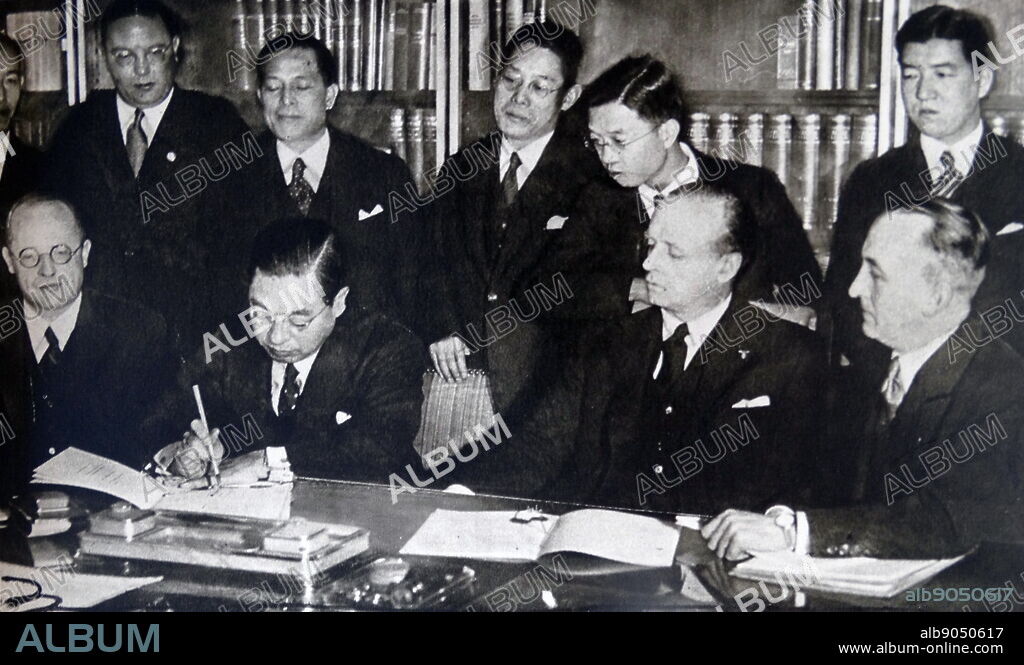 Photographic print of Japanese ambassador Kintomo Mushanokoji and foreign minister of Nazi Germany Joachim von Ribbentrop sign the Anti-Comintern Pact. Dated 20th Century.