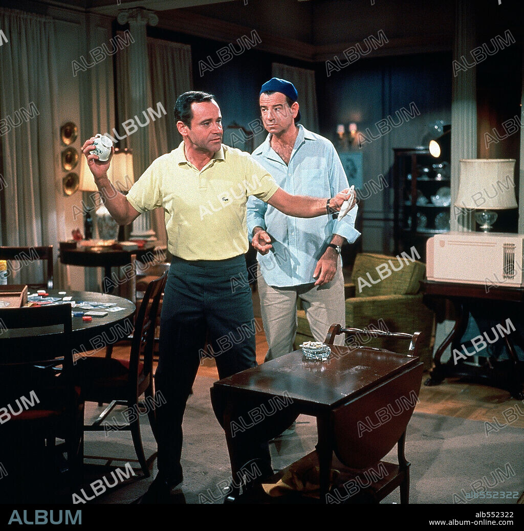 JACK LEMMON y WALTER MATTHAU en LA EXTRAÑA PAREJA, 1968 (THE ODD COUPLE), dirigida por GENE SAKS. Copyright PARAMOUNT PICTURES.