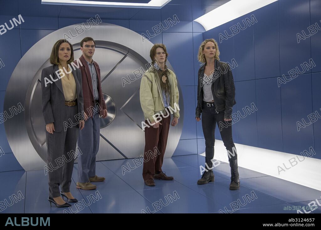 NICHOLAS HOULT, ROSE BYRNE and TYE SHERIDAN in X-MEN: APOCALYPSE, 2016, directed by BRYAN SINGER. Copyright TWENTIETH CENTURY FOX/MARVEL ENTER/TSG ENTER/BAD HAT HARRY P.