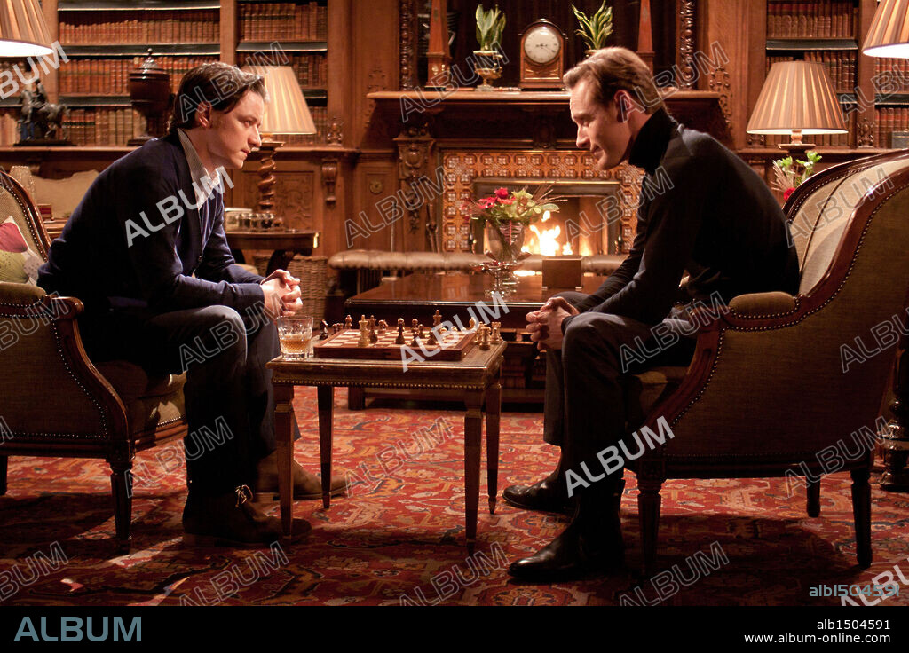 JAMES MCAVOY et MICHAEL FASSBENDER dans X-MEN: FIRST CLASS, 2011, réalisé par MATTHEW VAUGHN. Copyright 20TH CENTURY FOX.