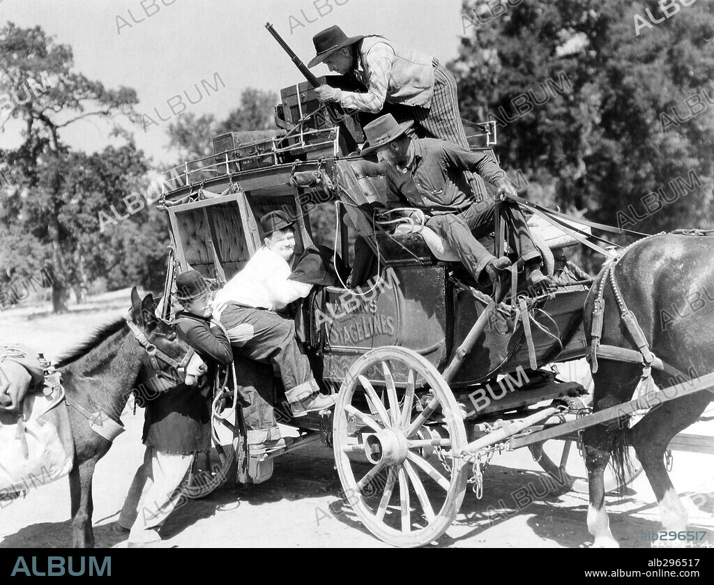 OLIVER HARDY und STAN LAUREL in LAUREL & HARDY - ZWEI RITTEN NACH TEXAS, 1937 (WAY OUT WEST), unter der Regie von JAMES W. HORNE. Copyright STAN LAUREL PRODS/HAL ROACH/M.G.M.