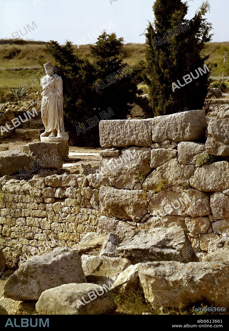 RUINAS DE LA CIUDAD GRIEGA - TEMPLO Y ESTATUA DE ASCLEPIO DIOS DE LA MEDICINA - SIGLOS III/II AC.