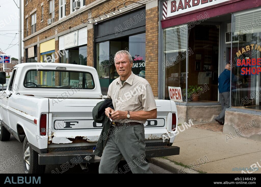 CLINT EASTWOOD en GRAN TORINO, 2008, dirigida por CLINT EASTWOOD. Copyright DOUBLE NICKEL ENTERTAINMENT/GERBER PICTURES/MALPASO PRODUC./ / RIVETTI, ANTHONY MICHAEL.
