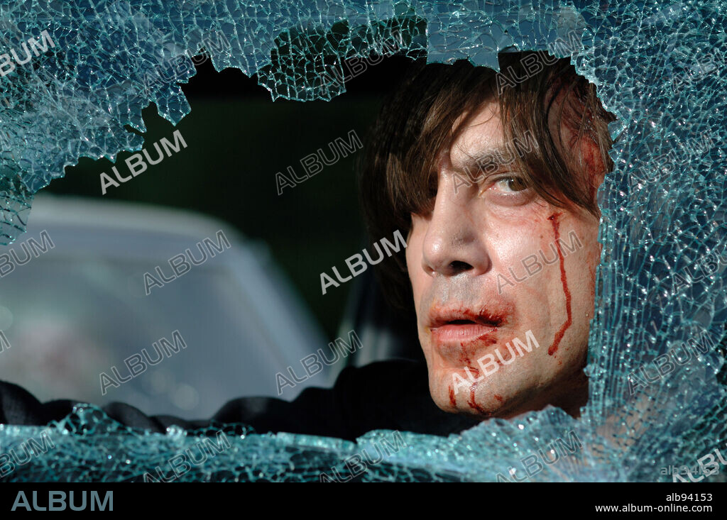 JAVIER BARDEM dans NO COUNTRY FOR OLD MEN, 2007, réalisé par ETHAN COEN et JOEL COEN. Copyright PARAMOUNT CLASSICS.