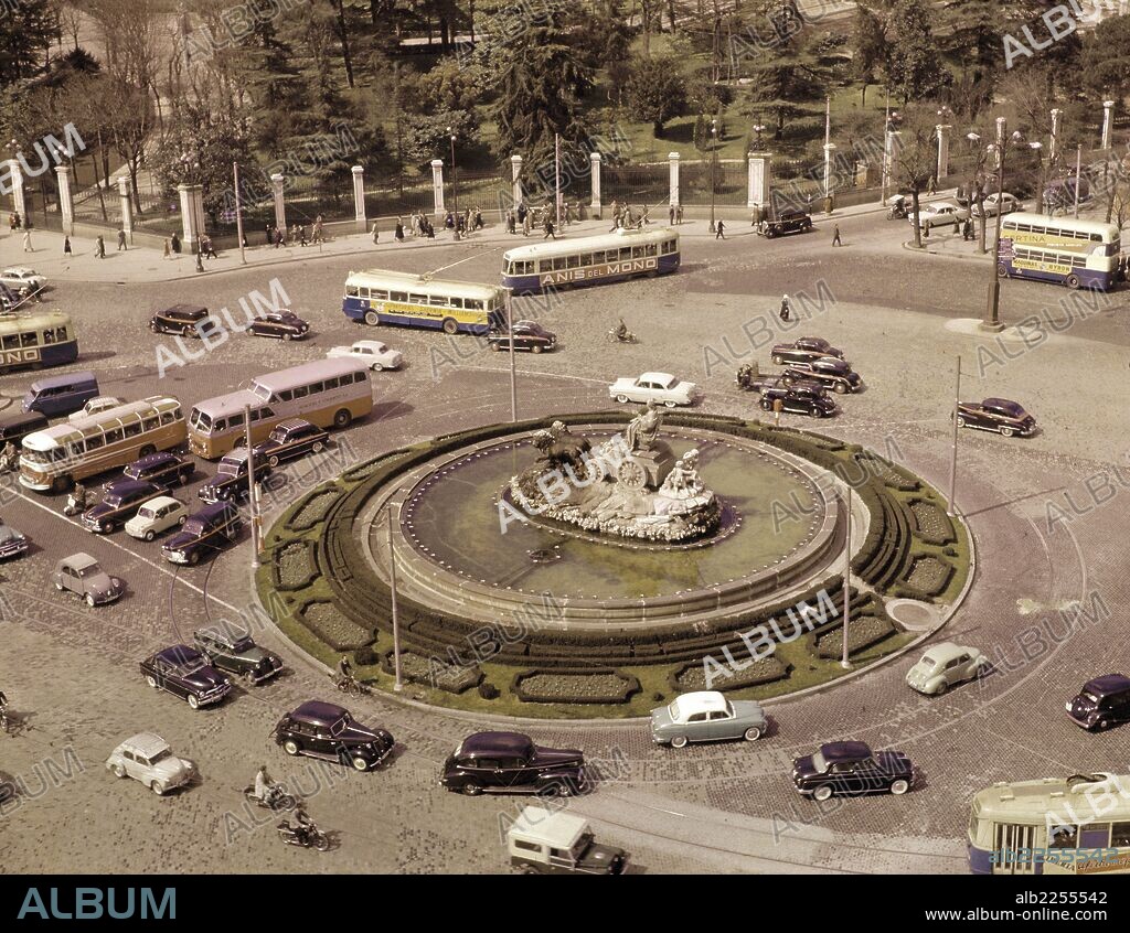 MADRID. PLAZA DE CIBELES. AÑO 1959. TRANPORTE Y COCHES DE LA EPOCA.