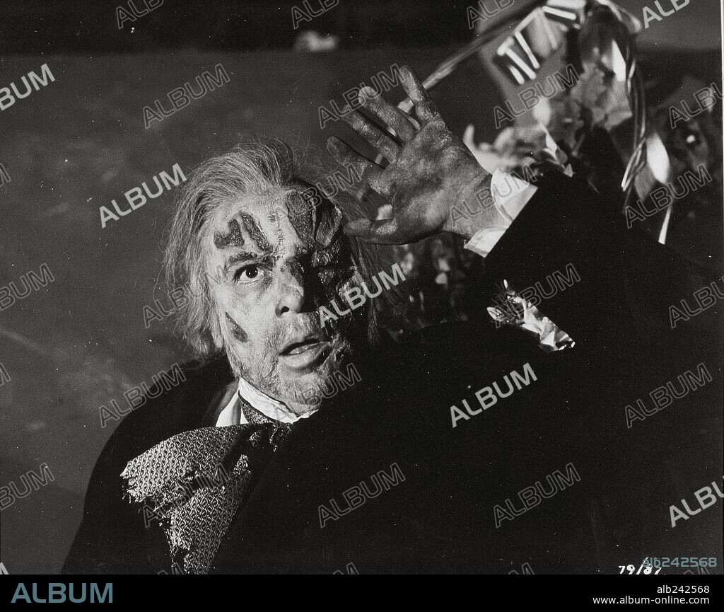LOM HERBERT. HERBERT LOM en EL FANTASMA DE LA ÓPERA, 1962 (THE PHANTOM OF THE OPERA), dirigida por TERENCE FISHER. Copyright HAMMER/UNIVERSAL-INTERNATIONAL.