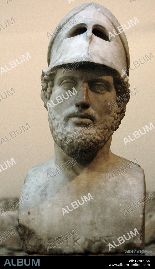 PERICLES (Atenas, 495-Atenas, 429 a. C.). Estadista ateniense. Convirtió Atenas en la más importante ciudad de Grecia. BUSTO DE PERICLES. Copia romana del s. II d. C. de un original griego fechado hacia 440-430 a. C. Procede de la Villa de Adriano (Tívoli). Townley Collection. Museo Británico. Londres. Inglaterra. Reino Unido.