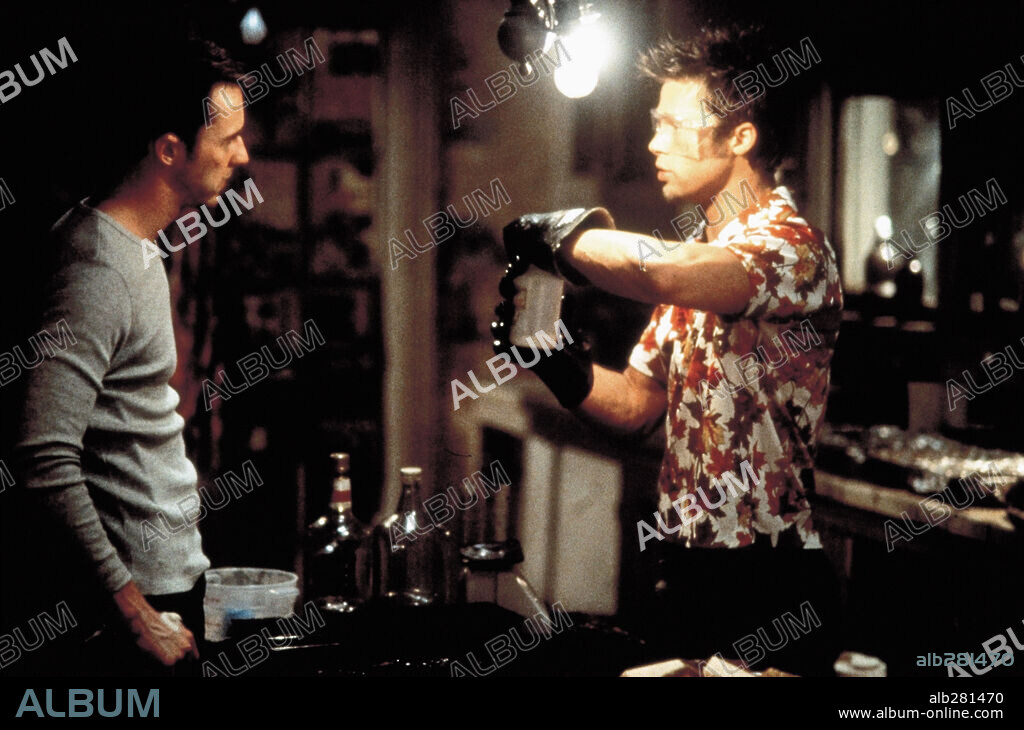 BRAD PITT y EDWARD NORTON en EL CLUB DE LA LUCHA, 1999 (FIGHT CLUB), dirigida por DAVID FINCHER. Copyright 20TH CENTURY FOX / MORTON, MERRICK.