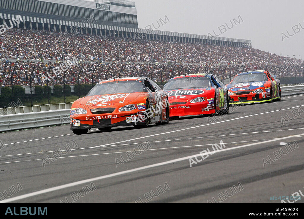 NASCAR 3D: THE IMAX EXPERIENCE, 2004, directed by SIMON WINCER. Copyright WARNER BROS. PICTURES.