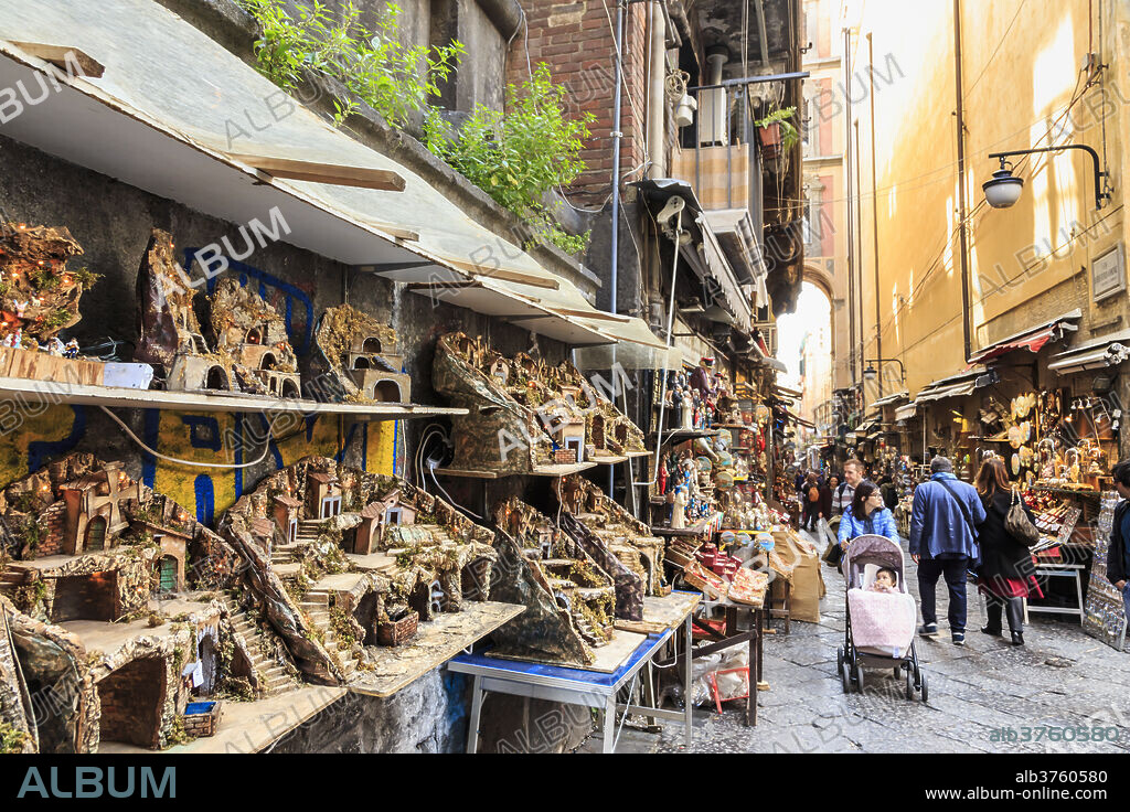 Via San Gregorio Armeno, famous for presepi (Christmas cribs), City of Naples Historic Centre, UNESCO World Heritage Site, Naples, Campania, Italy, Europe.