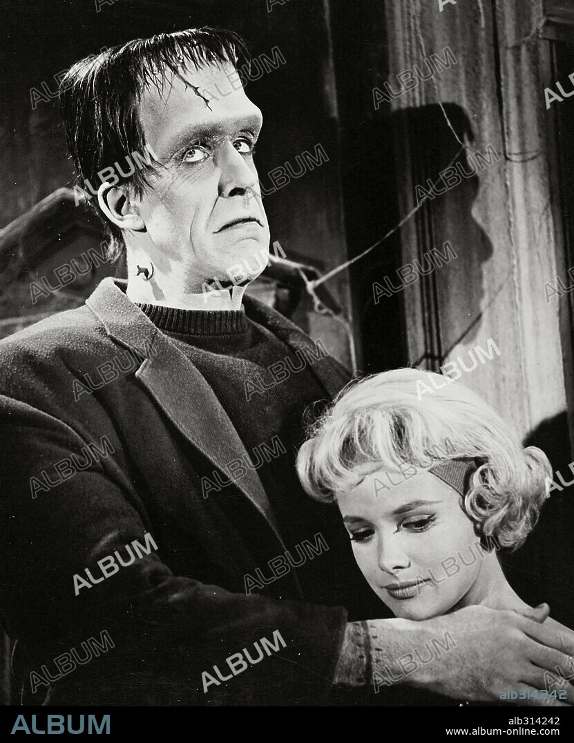 BEVERLEY OWEN and FRED GWYNNE in THE MUNSTERS, 1964, directed by EARL BELLAMY, EZRA STONE, GENE REYNOLDS, JERRY PARIS, JOSEPH PEVNEY and NORMAN ABBOTT. Copyright CBS/MCA/UNIVERSAL.