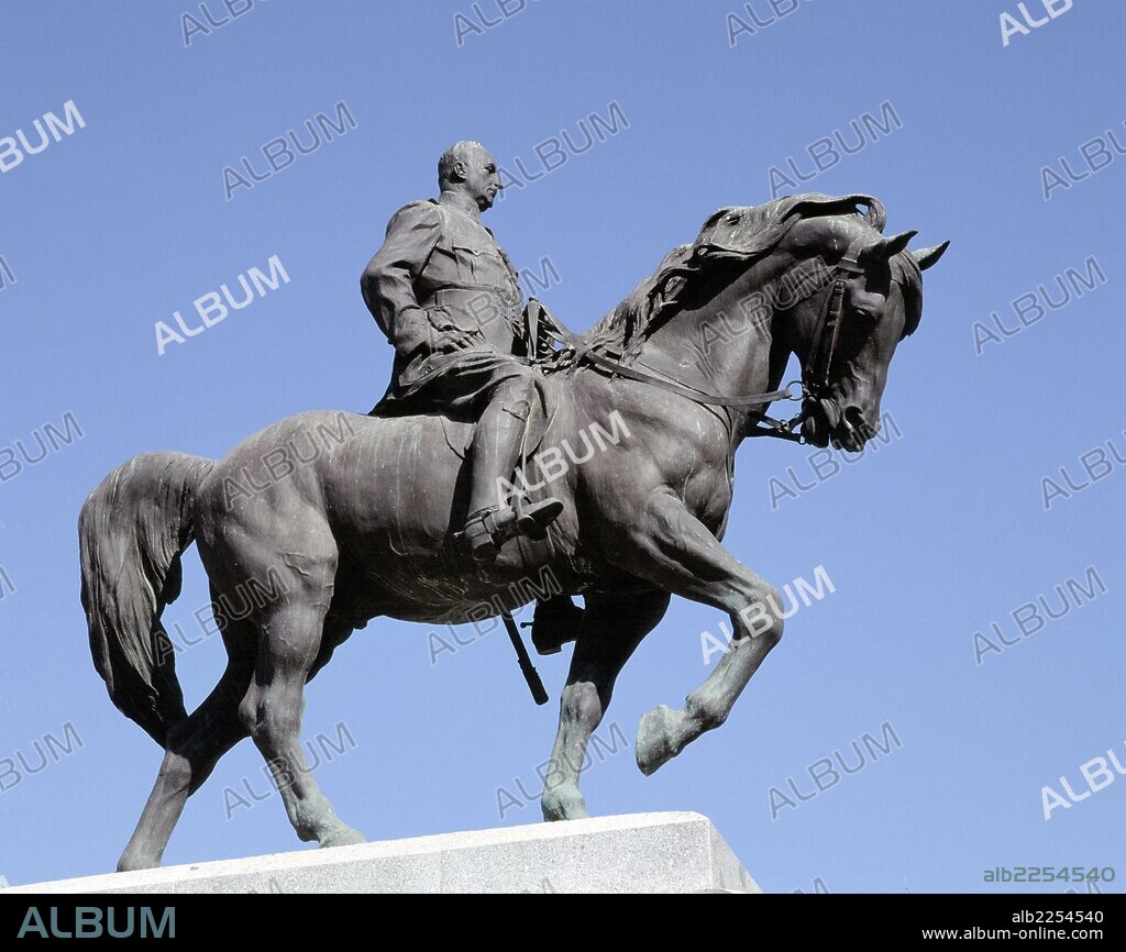 PRIMO DE RIVERA , MIGUEL. MILITAR Y POLITICO ESPAÑOL. JEREZ DE LA FRONTERA 1870 - 1930. ESTATUA ECUESTRE OBRA DE MARIANO BENLLIURE EN JEREZ DE LA FRONTERA.