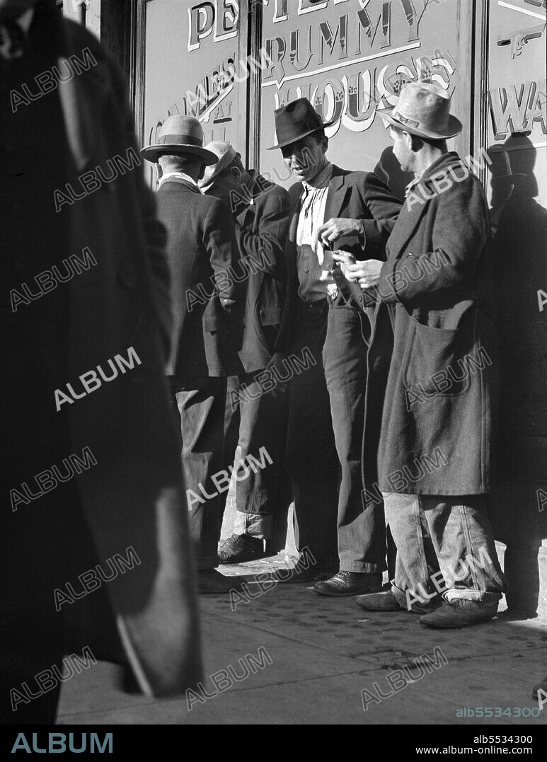 Unemployed Men, Howard Street, San Francisco, California, USA, Dorothea Lange, U.S. Office of War Information/U.S. Farm Security Administration, February 1937.