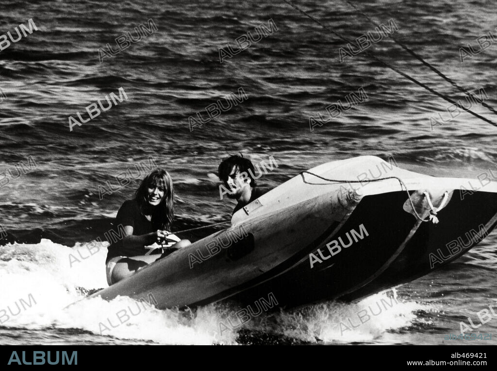 ALAIN DELON et JOANNA SHIMKUS dans LES AVENTURIERS, 1967, réalisé par ROBERT ENRICO.
