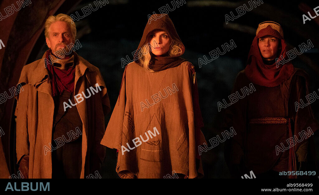 EVANGELINE LILLY and MICHELLE PFEIFFER in ANT-MAN AND THE WASP: QUANTUMANIA, 2023, directed by PEYTON REED. Copyright MARVEL STUDIOS/WALT DISNEY PICTURES.