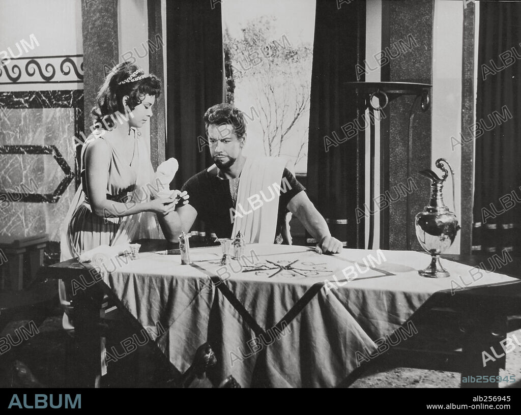 GABRIELLA PALLOTTA et GORDON SCOTT dans IL COLOSO DI ROMA, 1964, réalisé par GIORGIO FERRONI. Copyright CIRE FILMS.