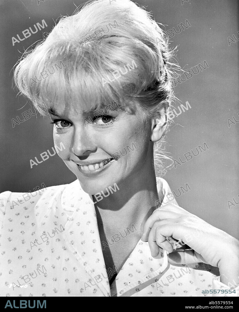ELLEN BURSTYN en PARA AQUELLOS QUE SE SIENTEN JOVENES, 1964 (FOR THOSE WHO THINK YOUNG), dirigida por LESLIE H. MARTINSON. Copyright Aubrey Schenck Productions.