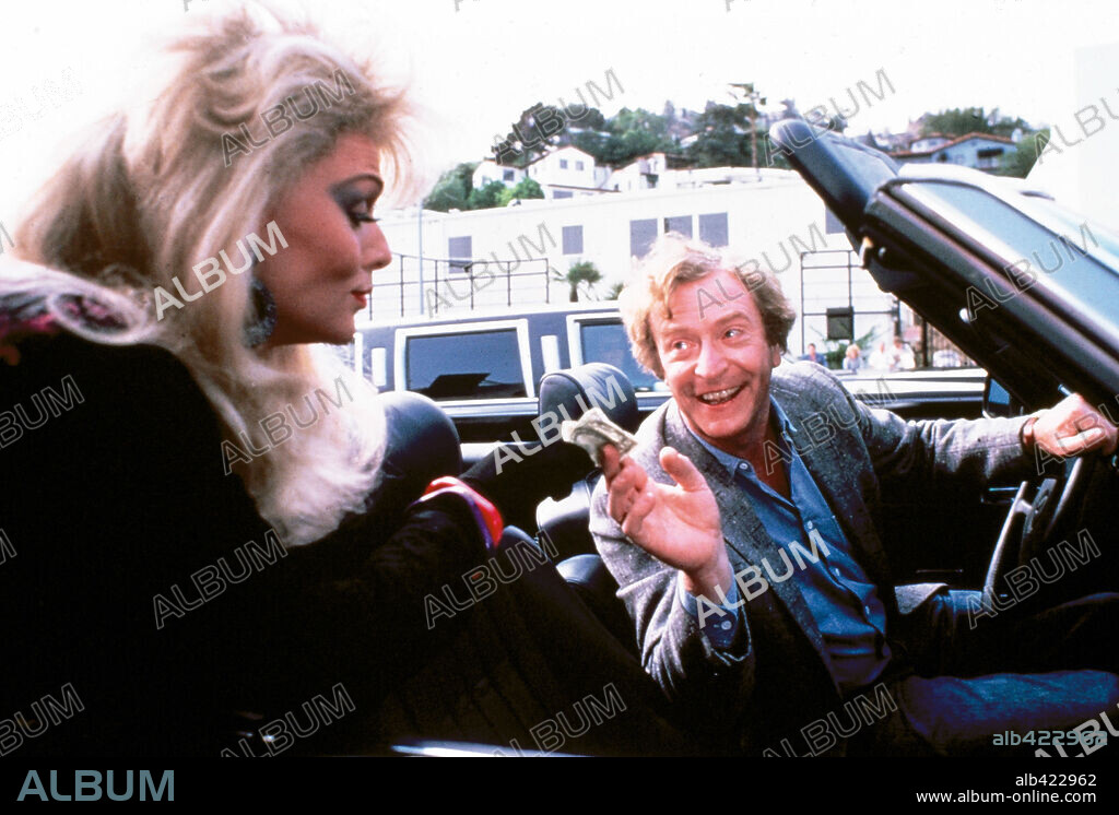 MICHAEL CAINE en UNA NOVIA PARA DOS, 1987 (SURRENDER), dirigida por JERRY BELSON. Copyright CANNON FILMS.