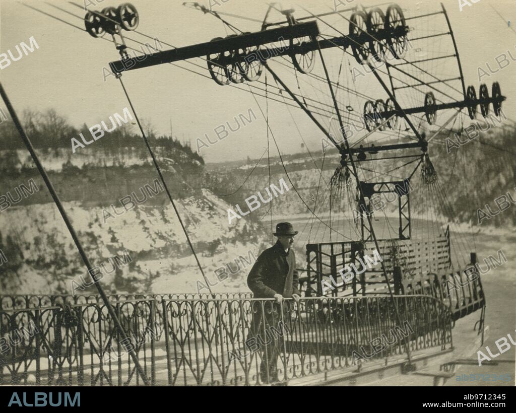 Niagara Falls (Canada), 1915 (ca.). Spanish air ferry, known as "Spanish Aerocar". Work of the Spanish engineer Leonardo Torres Quevedo.