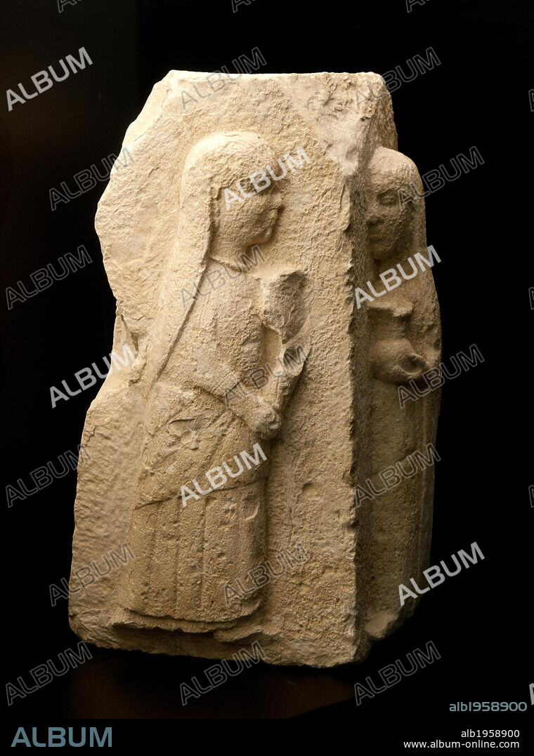 ARTE IBERICO. ESPAÑA. Relieve del sillar de esquina de un antiguo monumento funerario de la antigua "Urso". Procede de Osuna (Sevilla). S. III-II a. C. Museo Arqueológico Nacional. Madrid. España.