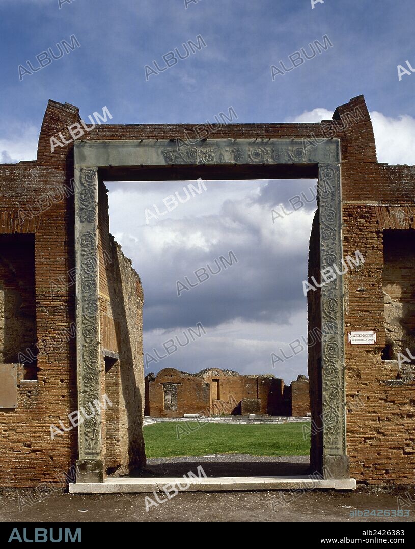 Italy. Pompeii. Building of Eumachia (VII,9,1). It was erected in the Tiberian period (14-37 AD), next to the public forum. View of the portal decorated with garlands of acanthus leaves and animals, built after 62 AD. Campania.