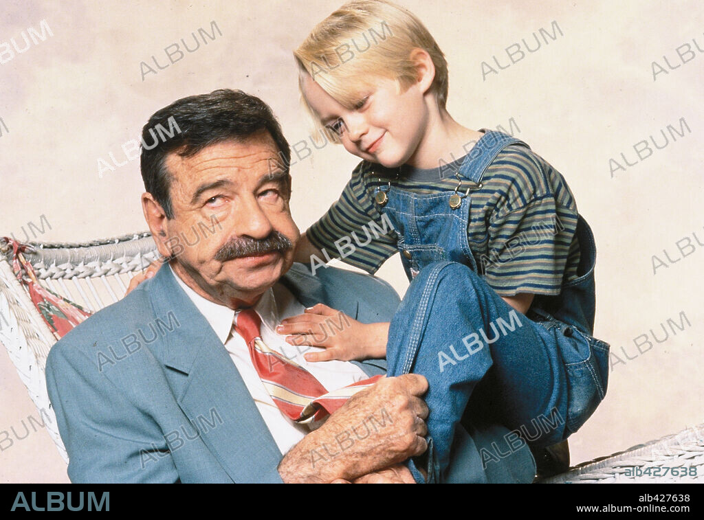 MASON GAMBLE y WALTER MATTHAU en DANIEL, EL TRAVIESO, 1993 (DENNIS THE MENACE), dirigida por NICK CASTLE. Copyright WARNER BROTHERS.