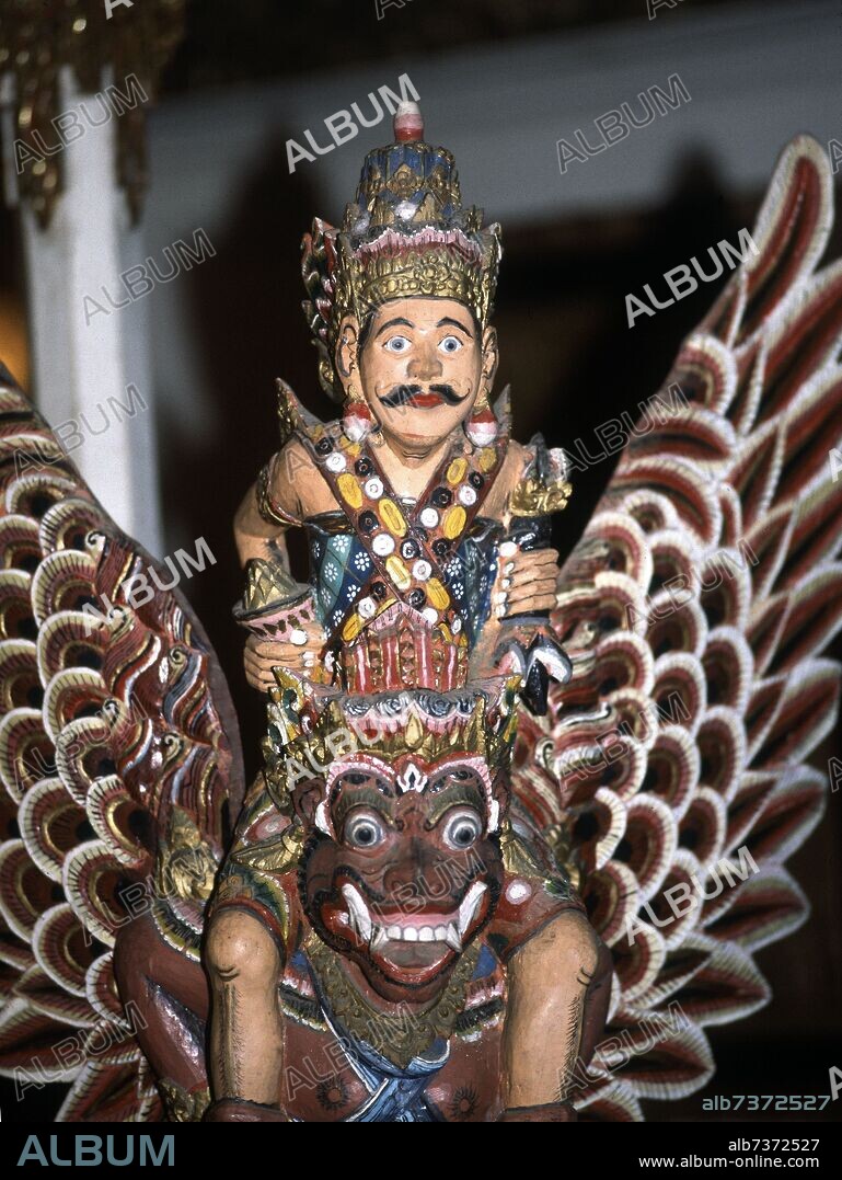 ESPECTACULO-DANZA TIPICA DE BALI-CARETA CON ANIMAL ALADO.
