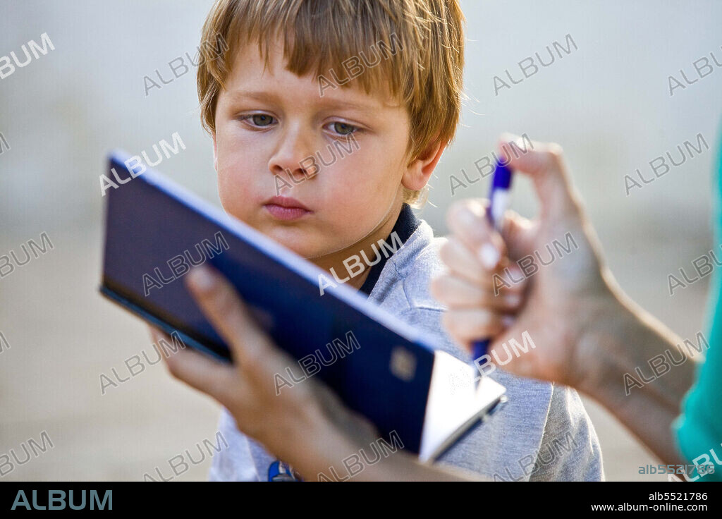 AVI SHNAIDMAN in THE KINDERGARTEN TEACHER, 2014 (HAGANENET), directed by NADAV LAPID. Copyright Pie Films / Haut et Court.
