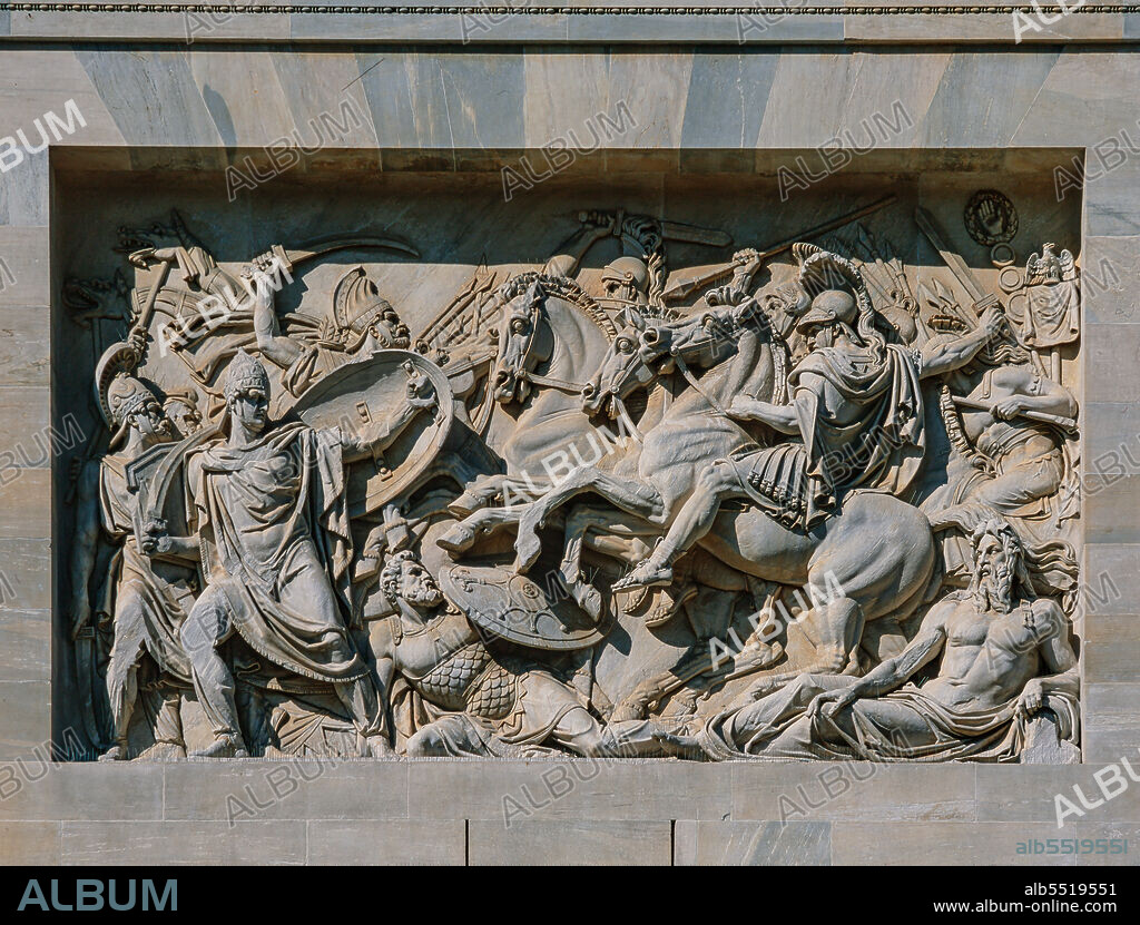 Arch of the Peace, detail of a bas relief on the north side: The Kulm Battle, by Claudio Monti.