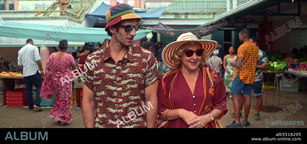 CARMEN MACHI and QUIM GUTIERREZ in MOTHER'S LOVE, 2022 (AMOR DE MADRE), directed by PACO CABALLERO. Copyright MORENA FILMS.