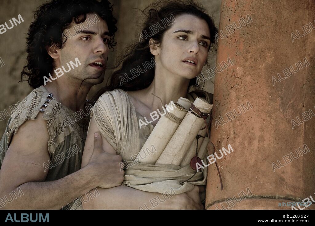 OSCAR ISAAC and RACHEL WEISZ in AGORA, 2009, directed by ALEJANDRO AMENABAR. Copyright CANAL+ ESPAÑA/ CINEBISS/HIMENOPTERO/MOD PRODUCCIONES.