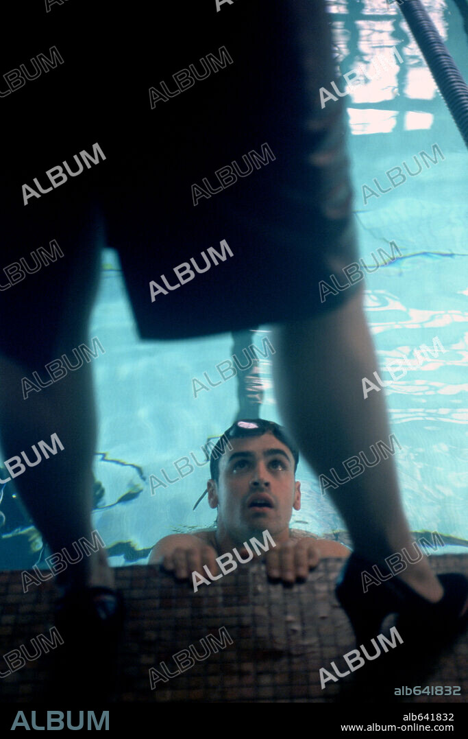 JESSE BRADFORD en FANÁTICA, 2002 (SWIMFAN), dirigida por JOHN POLSON. Copyright 20TH CENTURY FOX.