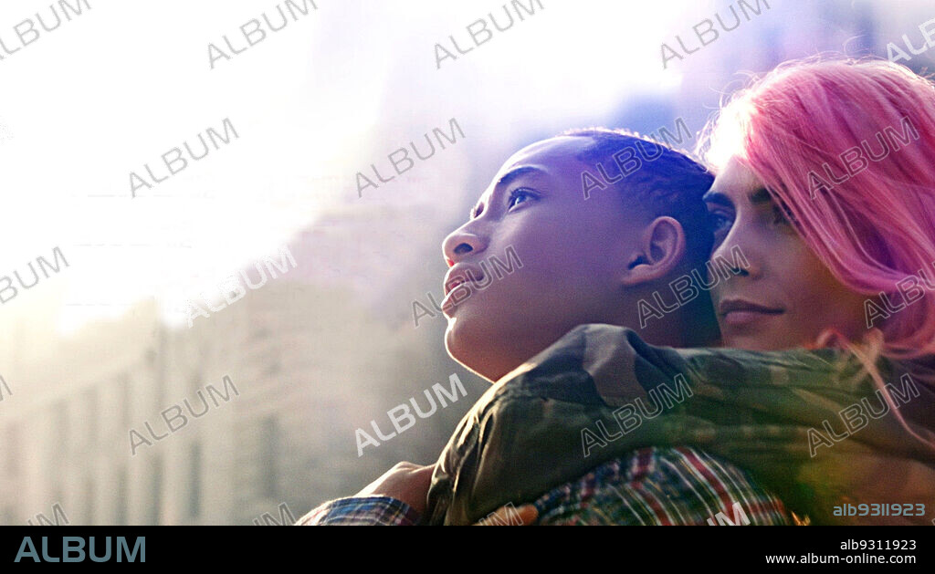 CARA DELEVINGNE und JADEN SMITH in LIFE IN A YEAR, 2020, unter der Regie von MITJA OKORN. Copyright OVERBROOK ENTERTAINMENT.