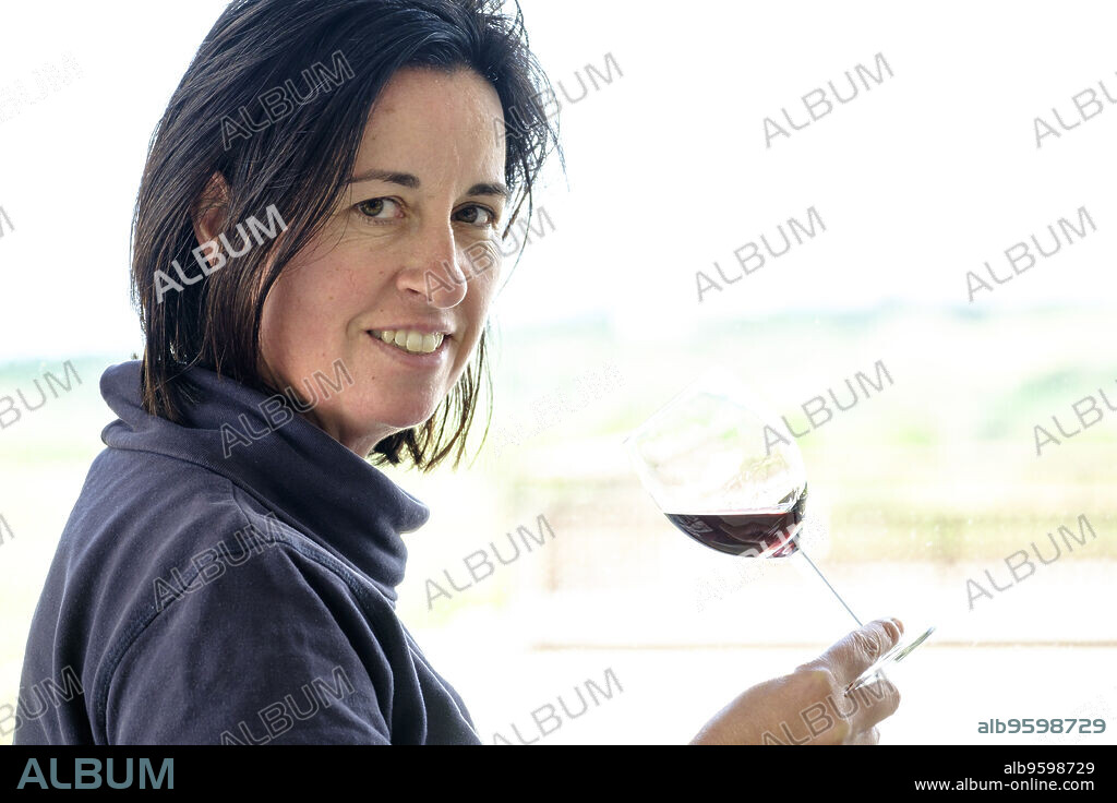Pilar Oliver, enóloga, bodegas Miquel Oliver, Petra, Mallorca, balearic islands, spain, europe.