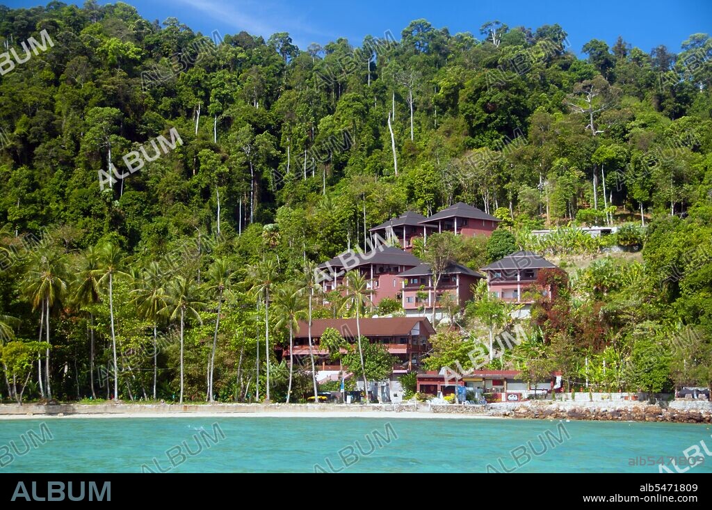 Ko Hai, also known as Ko Ngai, is a tiny, beautiful island located about 15km (10 miles) from Trang’s Pak Meng Pier and readily accessible by boat. Trang province was dependent on tin mining until the first rubber seedlings were brought into Thailand around 1901 – part of a long journey from South America via the neighboring Malay States. Rubber, palm oil and fishing are the mainstays of the province's economy. Tourism is making an increasing impact as Trang’s Anadaman Coast and islands are increasingly developed and popularized.