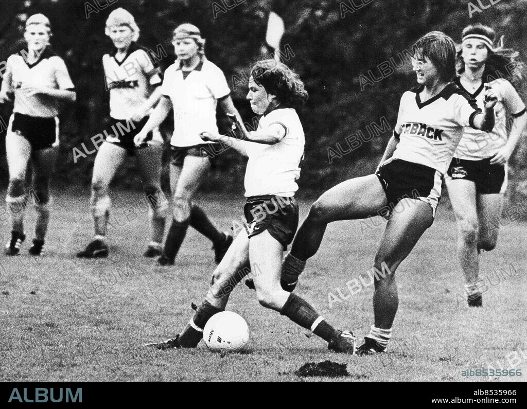 GÖTEBORG 1980-08-24. Kristina Andersson - fotbollsspelare i Öxabäck- här ses hon tvåa från höger *** Local Caption *** GP Foto: Christian Tyre / Kamerareportage / TT / Kod: 2524.