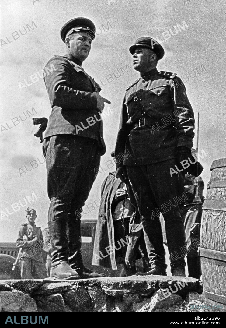 General ivan chernyakhovsky (left), commander of red army troops of the third belorussian front, world war 2. 01/02/2013