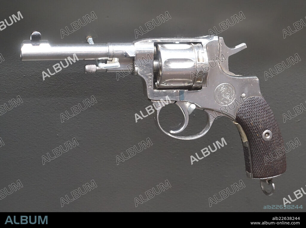 Nagant revolver. 1895. Tula Arms Factory. Caliber 7.62. Steel, wood. Belonged to Marshal of the USSR S.K. Timoshenko. Central Museum of the Armed Forces. Timoshenko Semyon Konstantinovich (1895-1970), a native of Novorossiya, a famous military leader. Participant in the First and Second World Wars. Marshal of the Soviet Union (1940), twice Hero of the Soviet Union (1940, 1965).