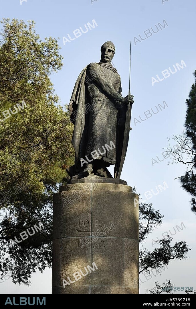 Statue of a medieval knight, King Alfonso Henriques, Alfonso I, in the originally Moorish castle Castelo Sao Jorge, Lisbon, Portugal, Europe