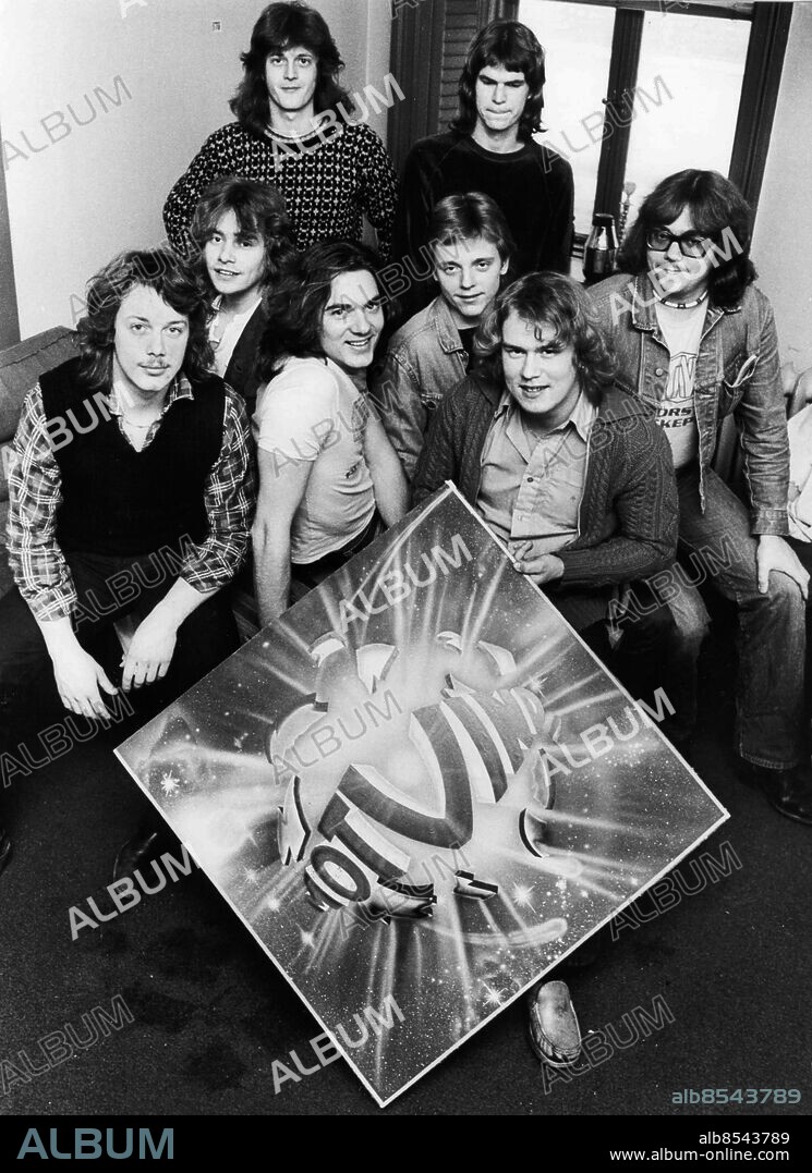 Göteborg 1980-02-12. Gruppen Motvind bestående av Ulf Jansson, Michael Krönlein, Anders Söderberg, Juris Salmins, Michael Gyllenstig, Johnny Eklöf, Helge Söderström, Håkan Lindahl - Ljudteknikern Magnus Lorentzson saknas på bilden *** Local Caption *** GP Foto: Magnus Gotander. KAMERAREPORTAGE.