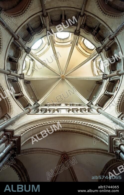 Canterbury, England. Canterbury Cathedral, built 1070-1834 (last major alteration). View of the Corona.- Photo, film size: 6 × 9.