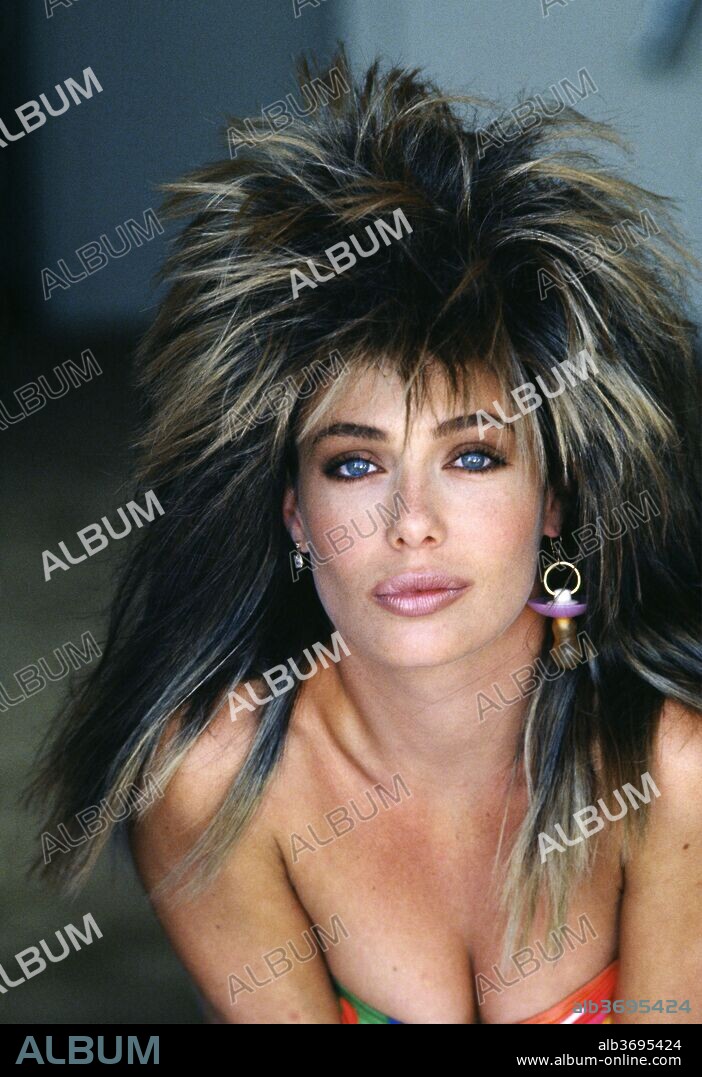 KELLY LEBROCK en LA MUJER EXPLOSIVA, 1985 (WEIRD SCIENCE), dirigida por JOHN HUGHES. Copyright UNIVERSAL PICTURES.