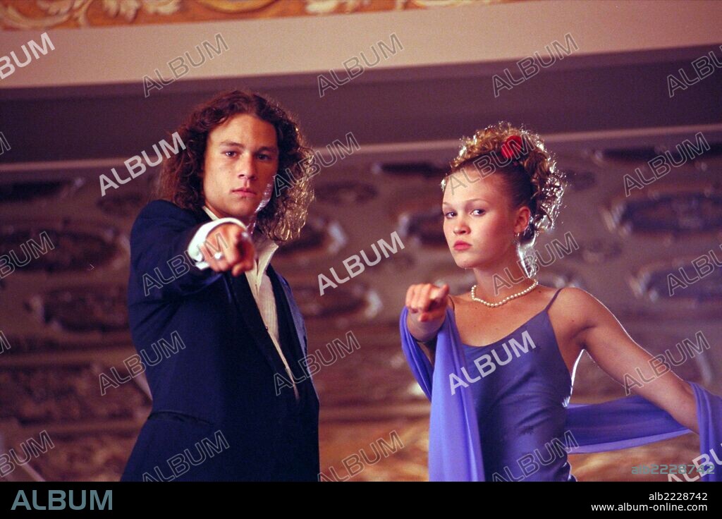 HEATH LEDGER y JULIA STILES en 10 RAZONES PARA ODIARTE, 1999 (10 THINGS I HATE ABOUT YOU), dirigida por GIL JUNGER. Copyright TOUCHSTONE PICTURES.