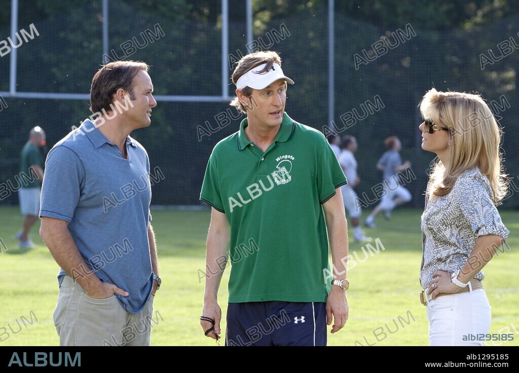 RAY McKINNON, SANDRA BULLOCK and TIM MCGRAW in THE BLIND SIDE, 2009, directed by JOHN LEE HANCOCK. Copyright ALCON ENTERTAIMENT / NELSON, RALPH.