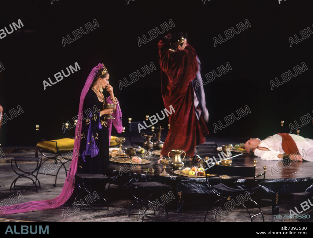 JOSE TAMAYO. REPRESENTACION DE CALIGULA EN EL TEATRO ROMANO DE MERIDA - 1989.