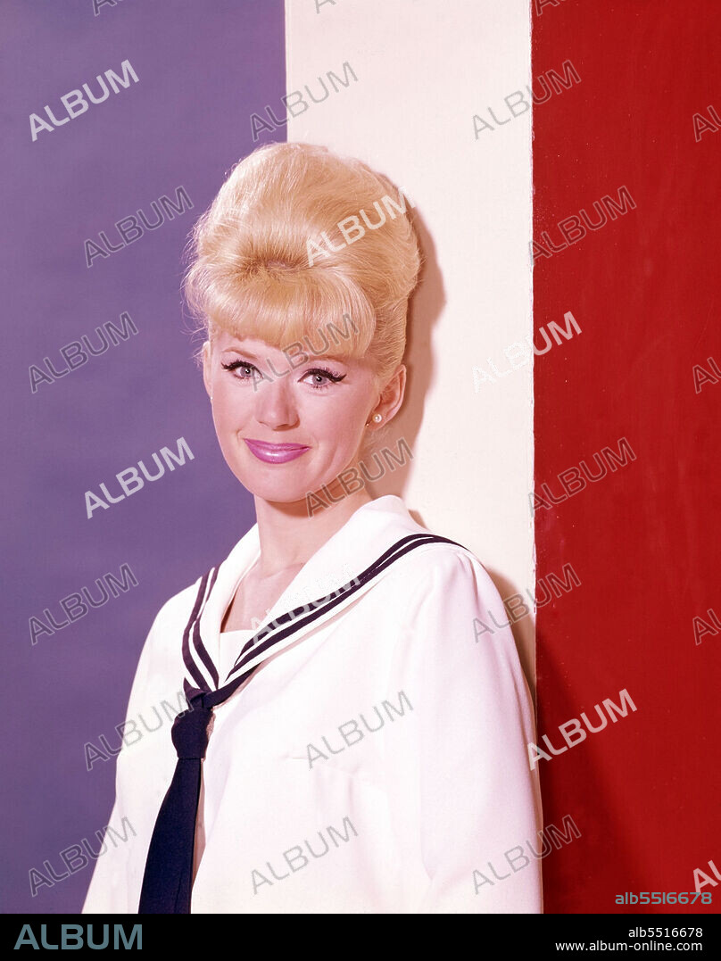 CONNIE STEVENS in WENDY AND ME, 1964, directed by GENE REYNOLDS and RICHARD CRENNA. Copyright WARNER BROS. TELEVISION.