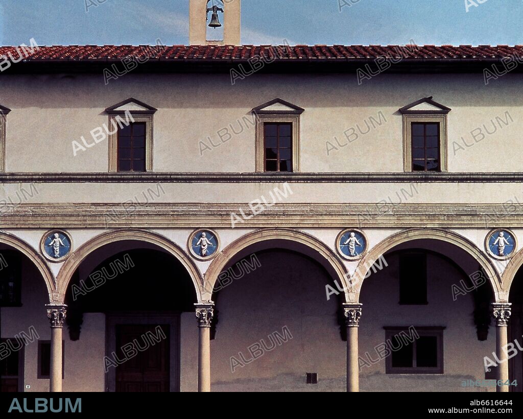 FILIPPO BRUNELLESCHI (1377-1446). DETALLE DE LA FACHADA DEL HOSPITAL DE LOS INOCENTES - SIGLO XV.