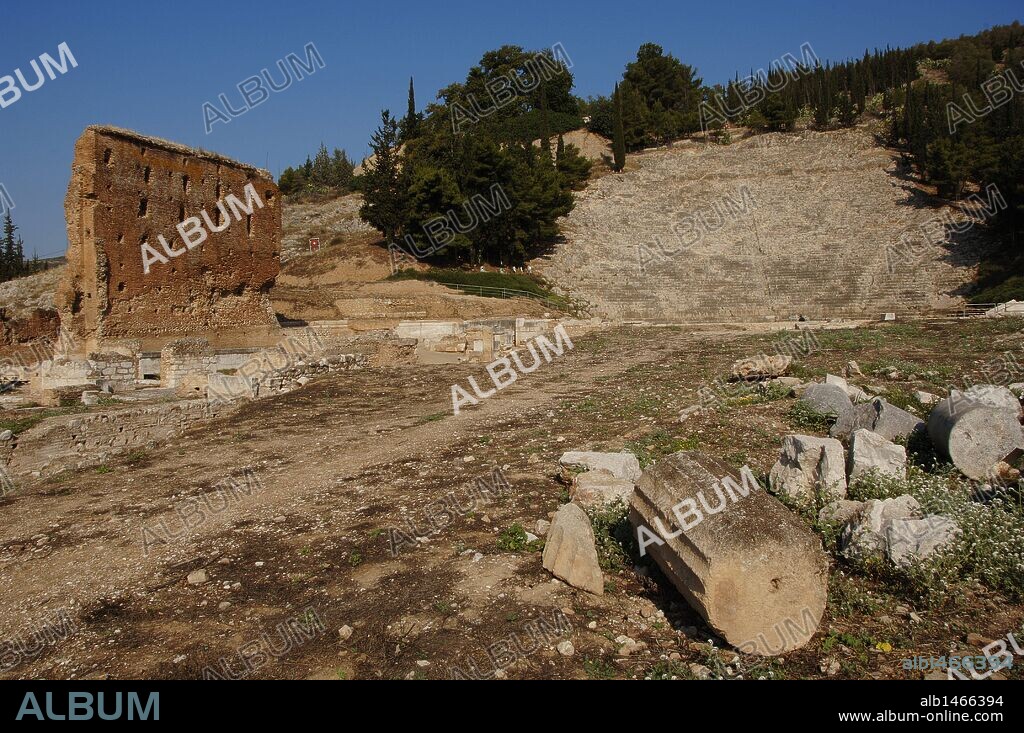 ARTE GRIEGO. GRECIA. TEATRO DE ARGOS. Vista parcial del mismo, excavado en la ladera de una colina. Su capacidad era para 20.000 espectadores. ARGOS. Provincia de la Argólide. Región del Peloponeso. Grecia.