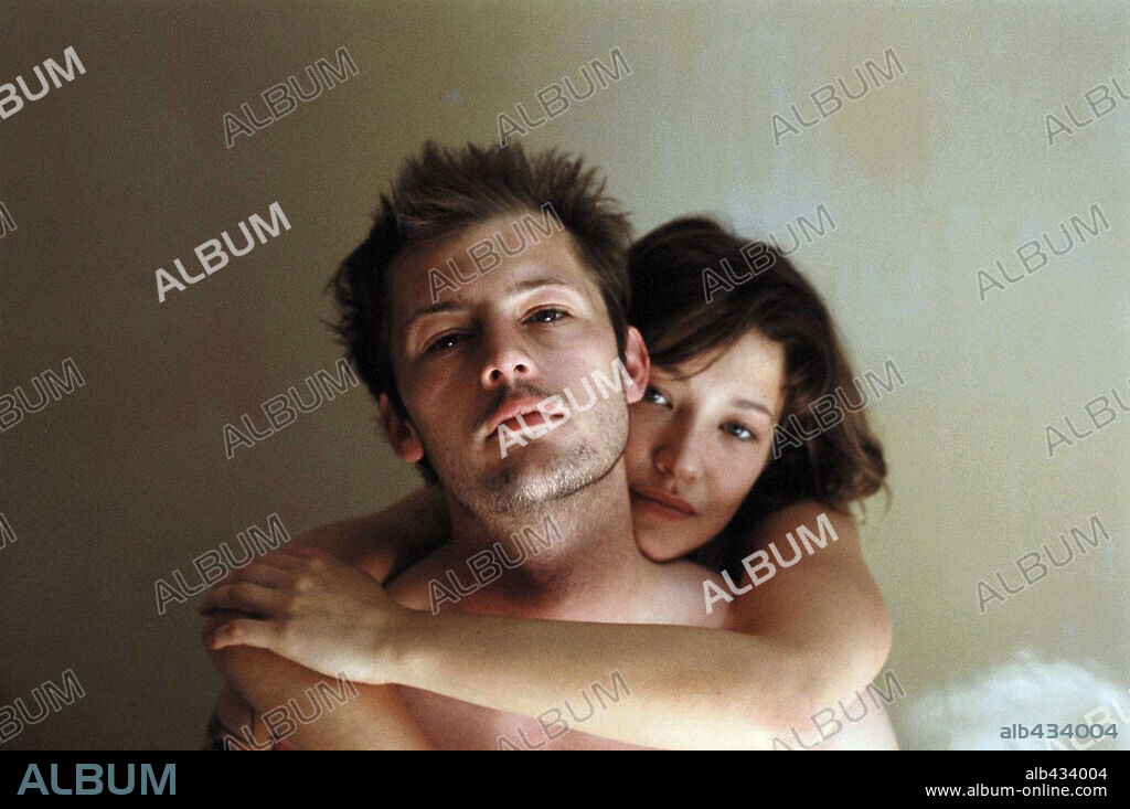 LAURA SMET and NICOLAS DUVAUCHELLE in EAGER BODIES, 2003 (LES CORPS IMPATIENTS), directed by XAVIER GIANNOLI. Copyright PAN EUROPEENE DISTRIBUTION.