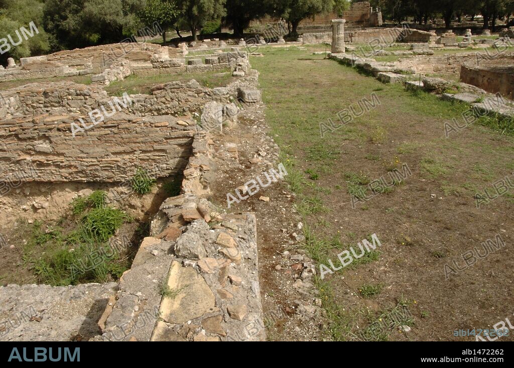 ARTE GRIEGO. GRECIA. SANTUARIO DE OLIMPIA. Consagrado al dios Zeus. Vista de las ruinas del LEONIDAION, palacio construido entre 330 y 320 a. C. por Leónidas de Naxos. Se utilizaba como alojamiento de embajadores y otras personalidades. Provincia de Ilía. Región del Peloponeso.